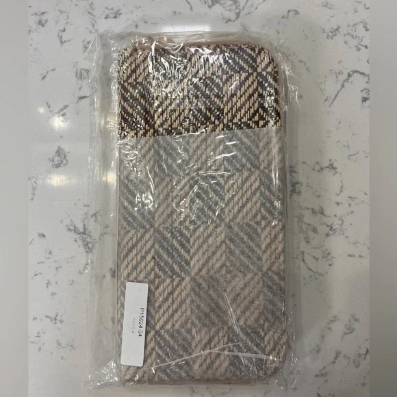 raffia straw zipper clutch wallet - holds 12 cards plus cash - Picture 4 of 8